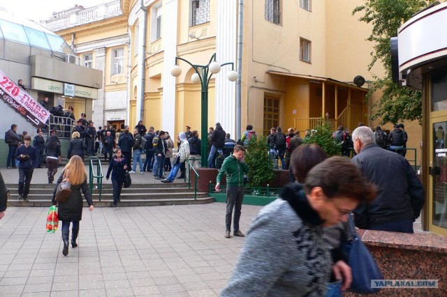 Чувак вступился за девушек в метро..