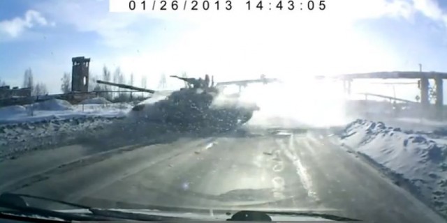 ВС РФ разрешил не уступать дорогу движущимся по обочине машинам