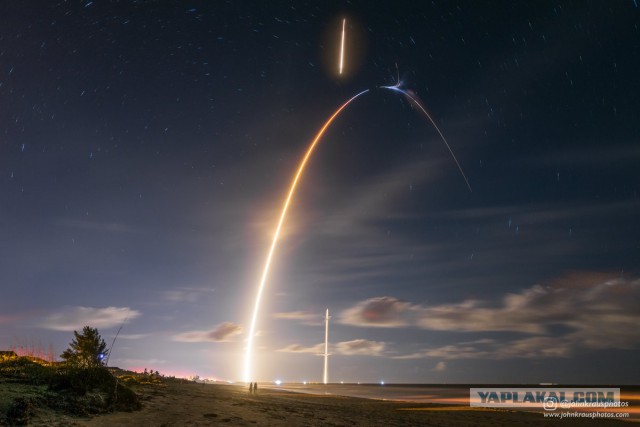 Илон Маск поделился кадрами с Falcon Heavy на стартовой площадке