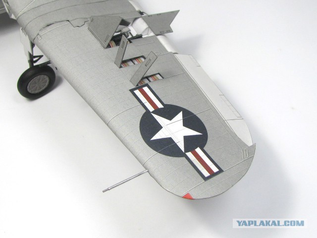 AU-1  Модель самолета из бумаги