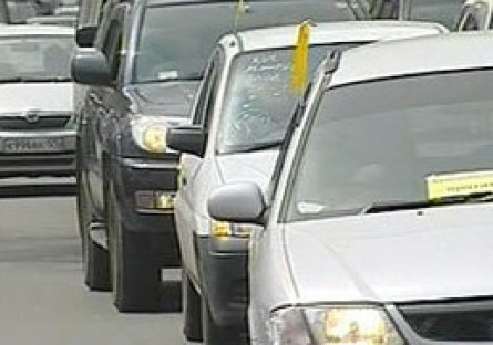 Зачем мигать фарами, гудеть и показывать фигу?