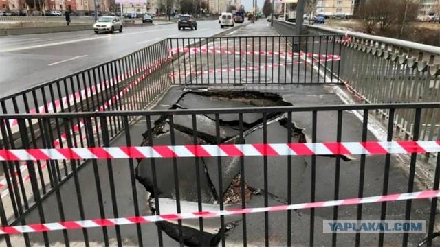 В Италии рухнул автомобильный мост