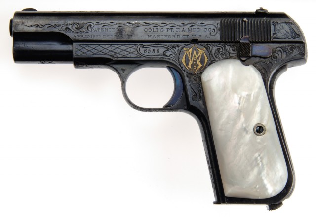 Пистолет Colt Model 1903 Pocket Hammerless - шедевр оружейной эстетики.