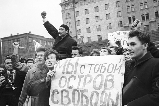 Уличные чёрно-белые фотографии. Весь мир