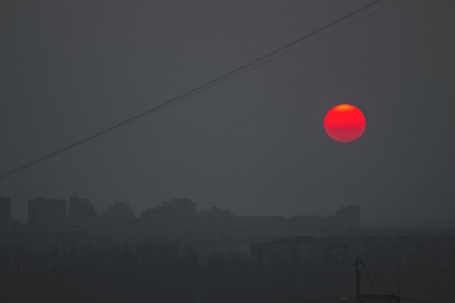 Солнце, небо и лунища