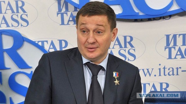 Дмитрий Медведев впервые появился в военной форме на полигоне в Волгоградской области