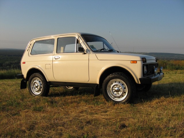 АвтоВАЗ показал финальный вариант «спортивной» Нивы: в Lada Niva Sport добавили пластиковые накладки, дисковые тормоза и шноркель