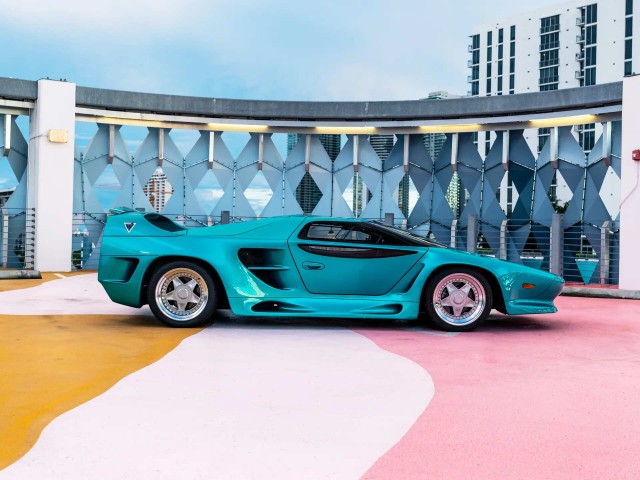 Vector W8 и другие. Редких суперкаров фотопост.