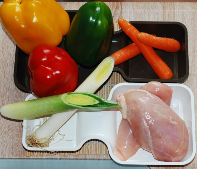 Фрюлингс-роллы с курицей и овощами.