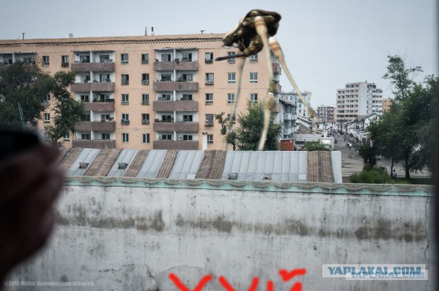 Контрабандные фотографии из Северной Кореи: Ким Чен Ын не одобряет!