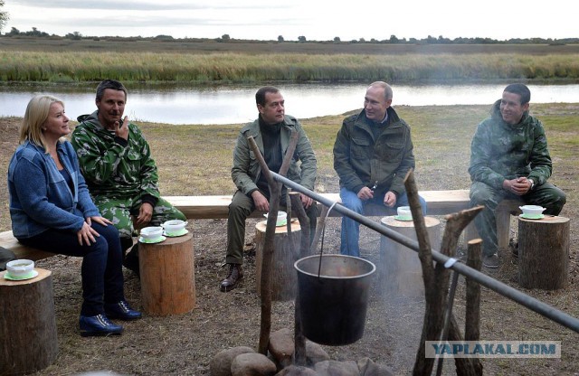 Рыбалка с президентом на озере Ильмень.