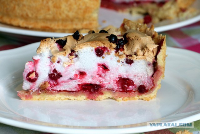 Открытый пирог с безе и брусникой ЯПлакалъ