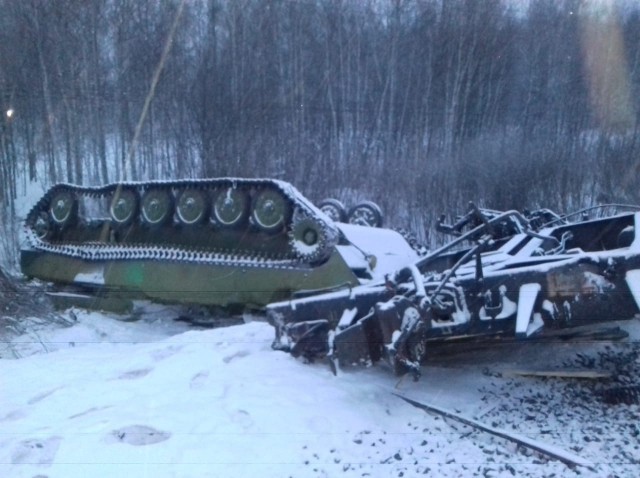В Омской области сошел с рельсов грузовой поезд с танками