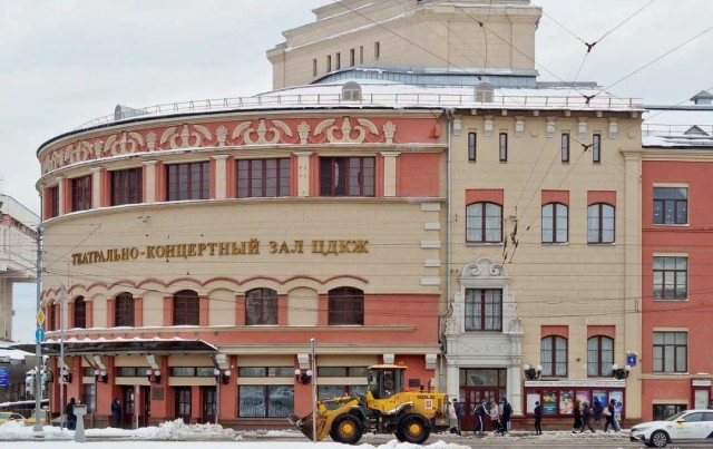 Что могли себе позволить Остап и Киса на деньги, вырученные за бриллианты, спрятанные в стуле. И какой эквивалент этому кладу