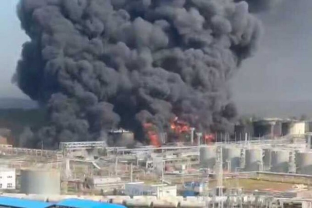 В Крыму атакован крупнейший нефтяной терминал полуострова.