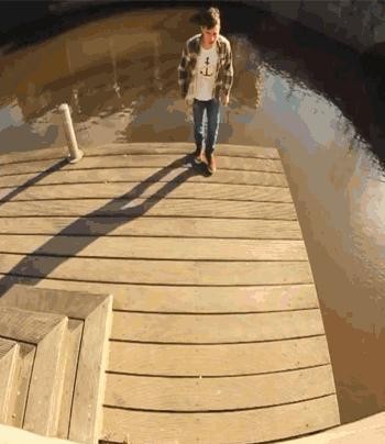 Допрыгался. Другой ракурс.