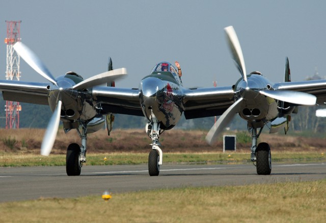 Многоцелевой истребитель P-38 «Lightning»
