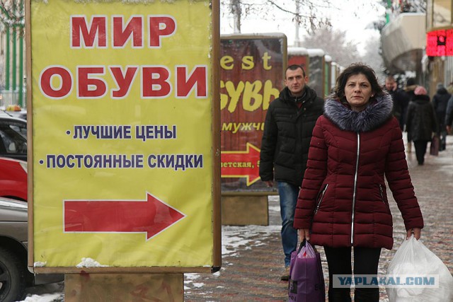 Луганск 21.11.17. Вооруженные люди возле административных зданий