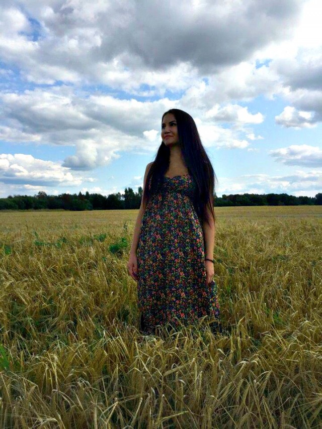 Девушки и сено... и солома