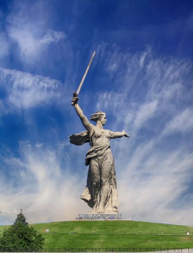 Сравнение размеров известных мировых статуй