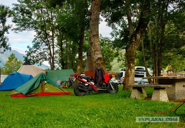 Дерзкий заезд на скутере 49cc через западные Альпы