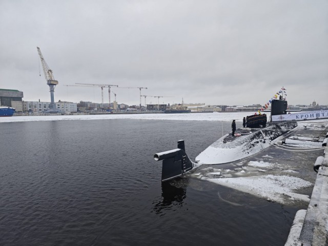 Дизель-электрическая подлодка «Кронштадт» проекта 677 вошла в состав флота