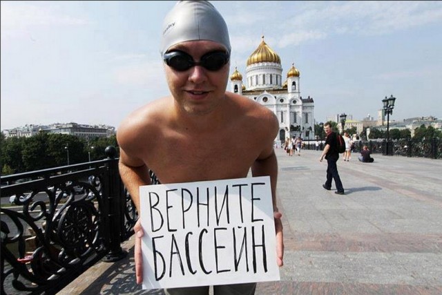 Трех студенток художественного университета имени Строганова отчислили после танцев на фоне Храма Христа Спасителя