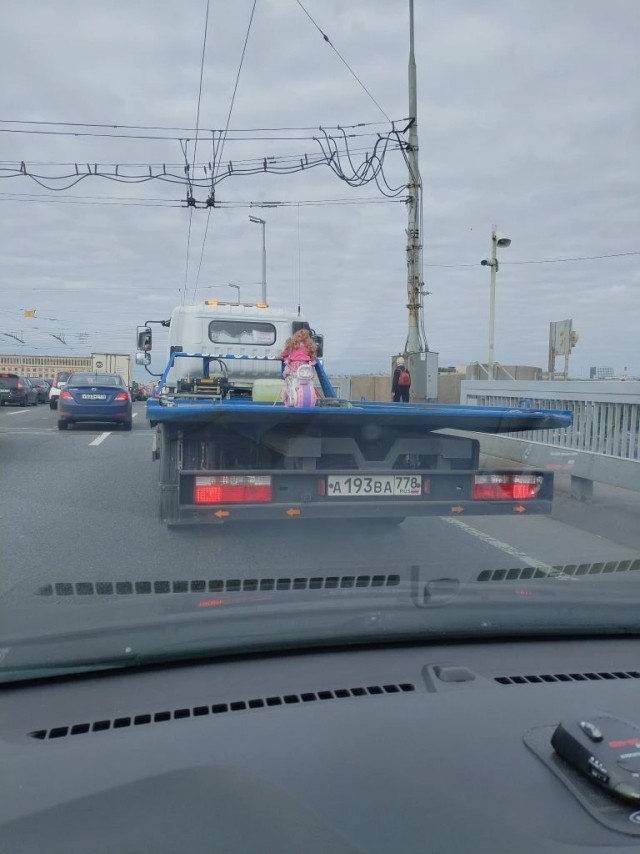 Недетский эвакуатор.