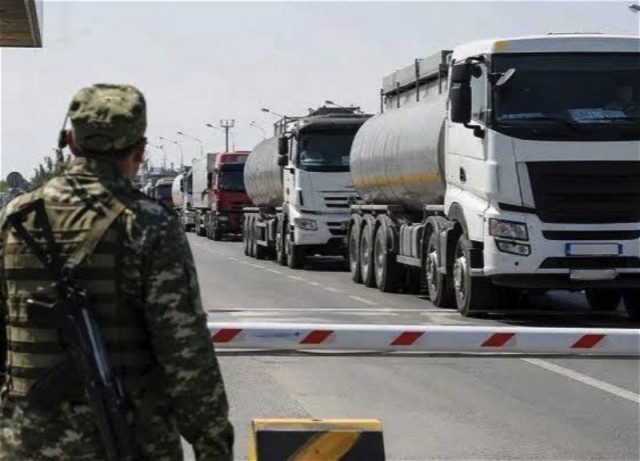 На границе Казахстана открыли 59 постов полиции из-за вывоза ГСМ