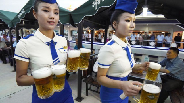 В Северной Корее прошел первый пивной фестиваль