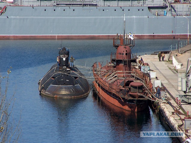 Железный крест: к 25-летию ВМСУ учредили награду, отлитую из вражеского оружия.