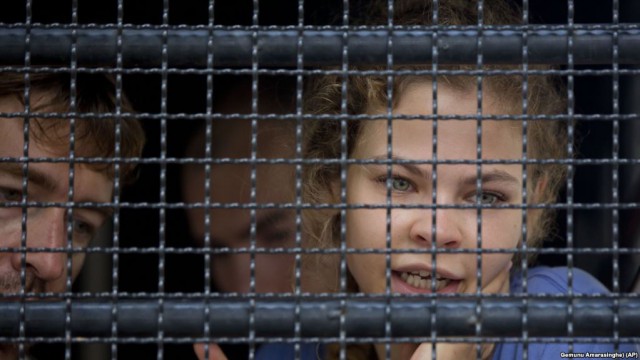 Самка возмущается, что мужики на форумах пишут