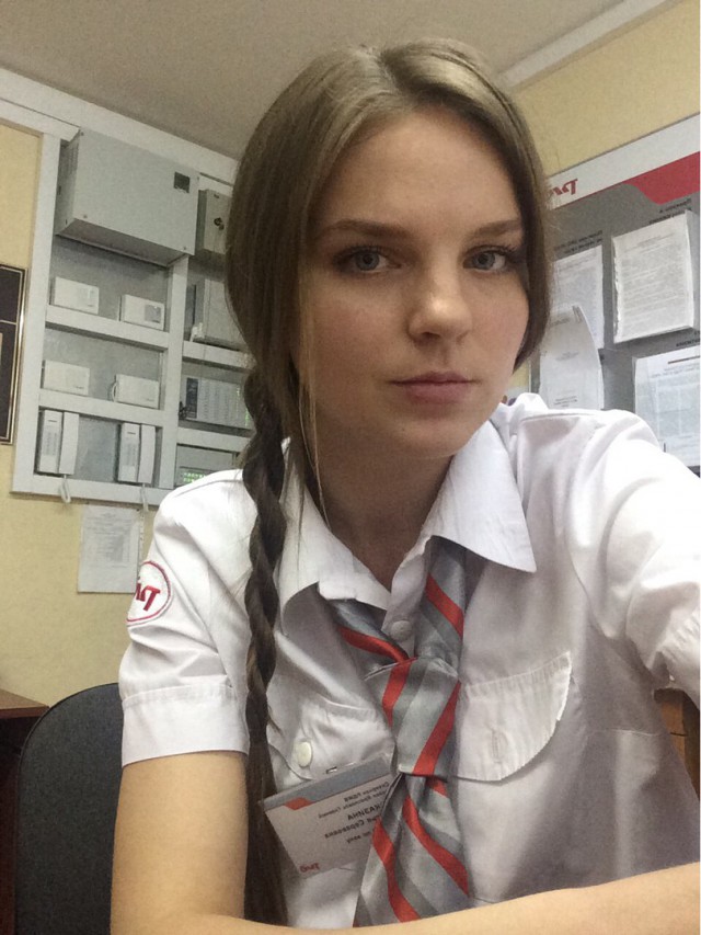 Приятные взгляду сотрудницы железной дороги