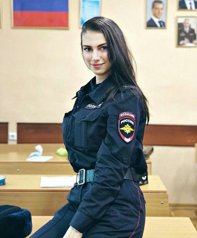 Девушки в форме