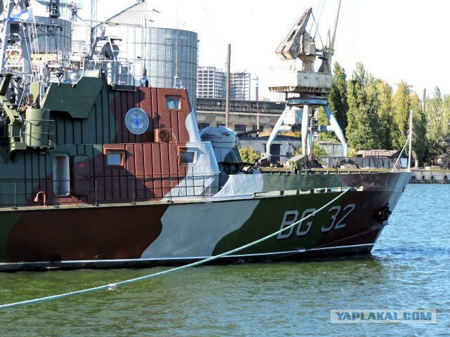 "Рубка из контейнеров": "мощнейший" украинский корабль стал объектом насмешек.