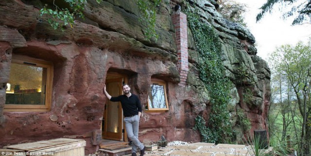 Бывший бизнесмен обустроил роскошный дом в скале
