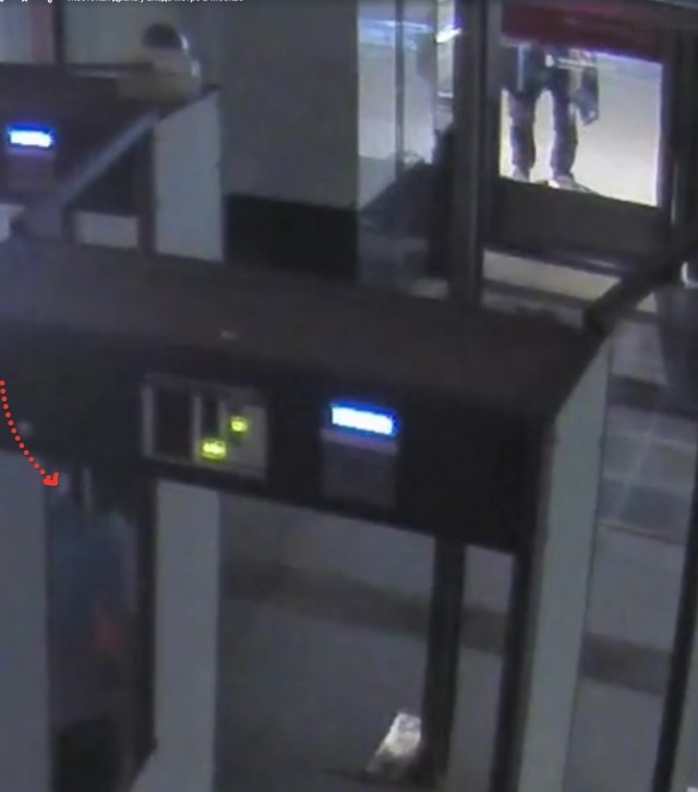 Жестокая драка у входа метро в Москве