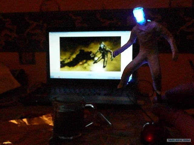 Айзек Кларк.