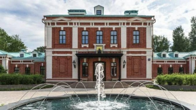 В Москве за 9 млрд рублей на продажу выставлена самая дорогая городская усадьба в Орлово-Давыдовском переулке.