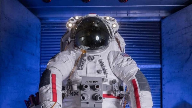 NASA пожертвовало технологиями ради сроков: для высадки на Луну выбран упрощенный скафандр