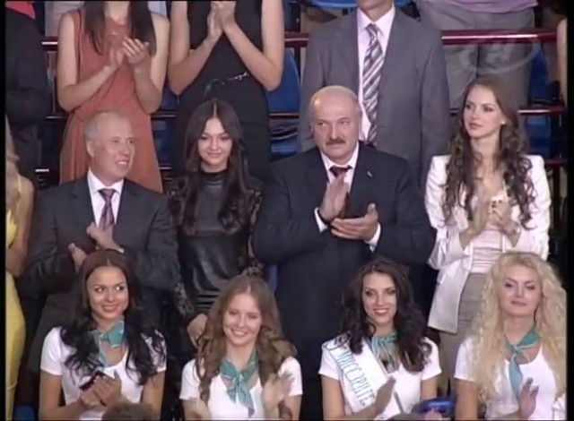 Мисс Беларусь 2012. Дефиле в купальниках.