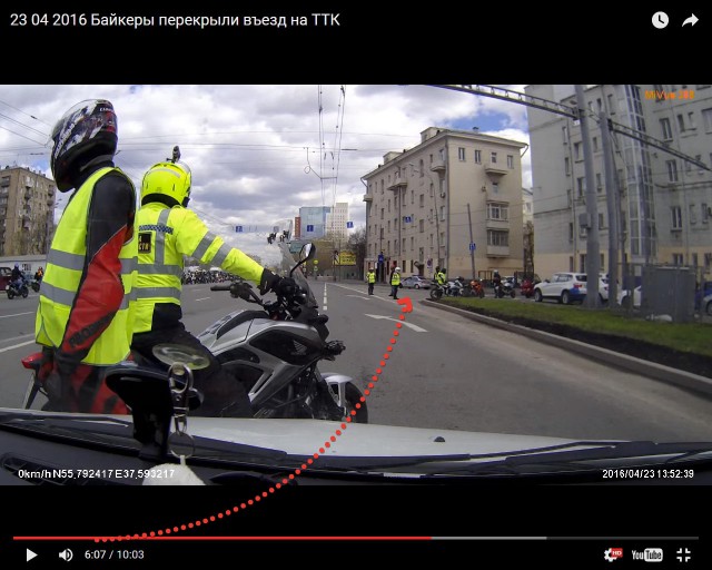 "Почему я должен из-за вас стоять?!"