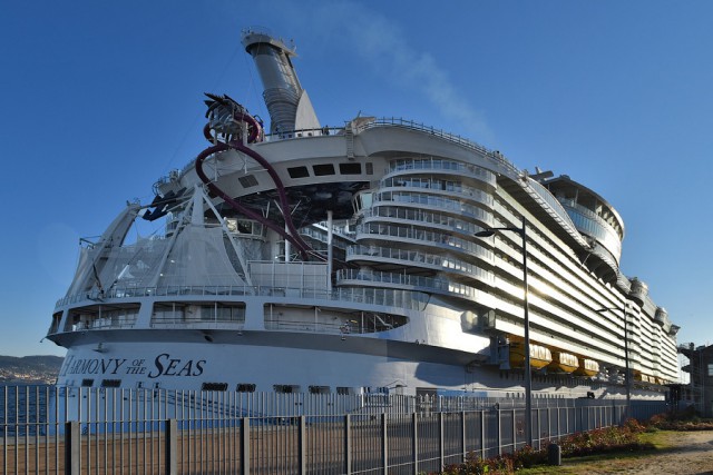О новом городе развлечений на воде: инаугурационный круиз на гиганте Harmony of the Seas