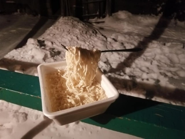 Доширак, приготовленный на улице