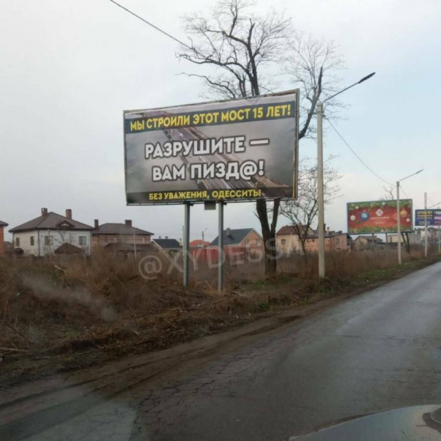 Кадры прилёта ракеты в жилой квартал Харькова