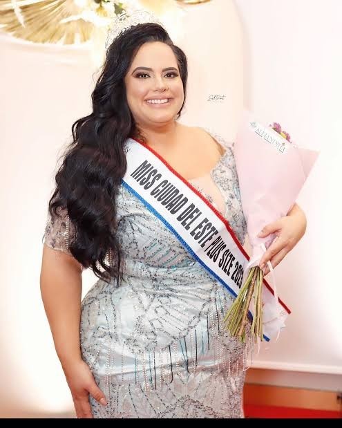 Натиктокиралась