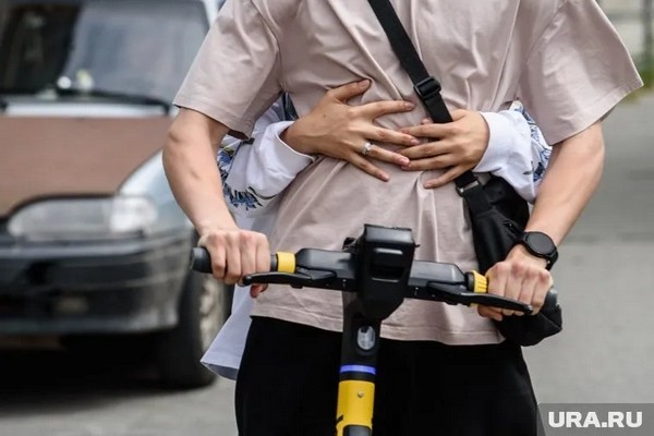 В Екатеринбурге самокатчик из Челябинска сбил шестилетнюю девочку