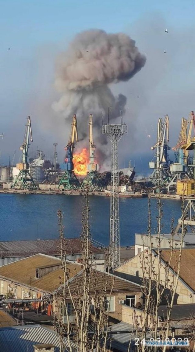 Взрывы в порту Бердянска