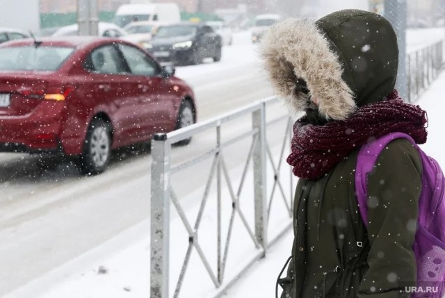 Водители предупредили о нулевой видимости на пермской трассе из-за снегопада