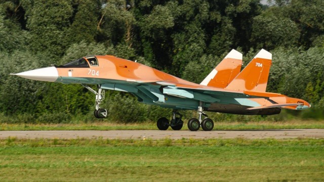 Су-34Э в расцветке "апельсин".
